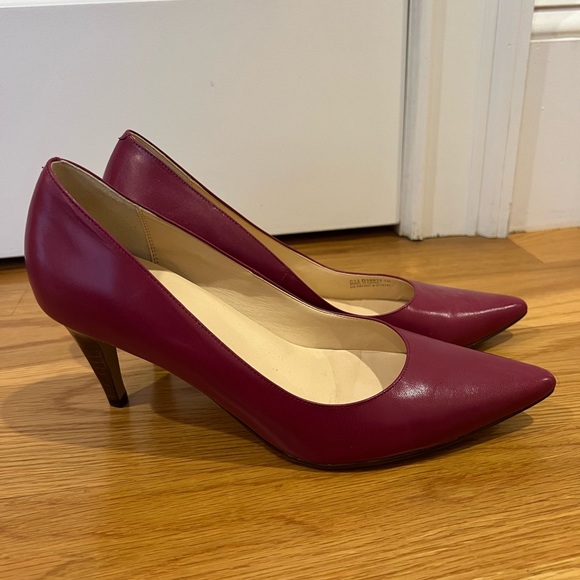 Pretty cole haan shoes in excellent used condition! - Picture 5 of 9